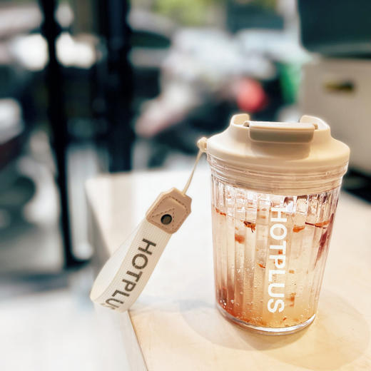 Tritan材质 杯体食品级材质 不含双酚A 安全防摔 易清洗 | HOTPLUS 夏日咖啡杯子 便携随手水杯450ML（不支持无理由退换）[福利品] 商品图7