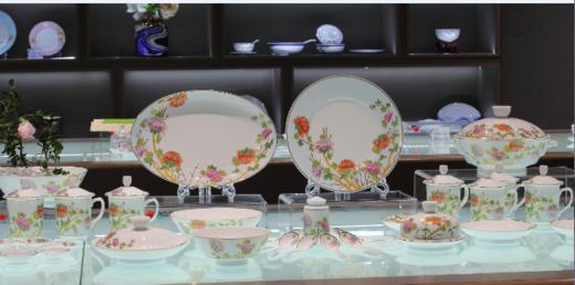  景德镇陶瓷 国瓷红叶  86头花想容马蹄系列中餐具 商品图1