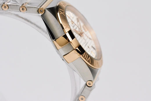 VS2020欧miga星座，欧miga的精髓。 一款非常具有鲜明特点，让人越来越觉得好看的款式。好看的皮囊千篇一律，有趣的万里挑一。 商品图13