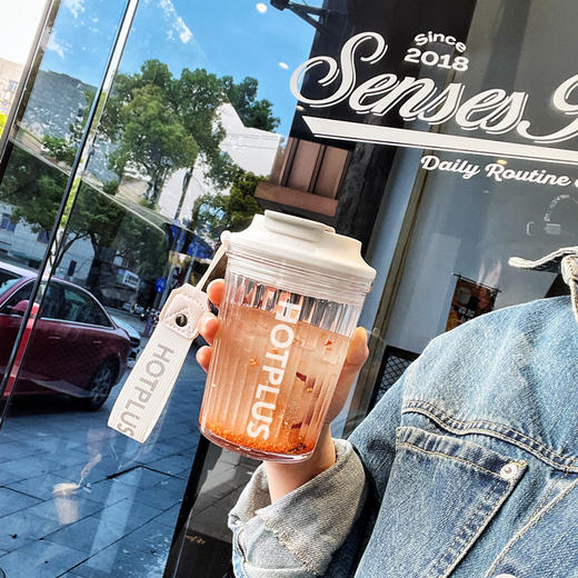 Tritan材质 杯体食品级材质 不含双酚A 安全防摔 易清洗 | HOTPLUS 夏日咖啡杯子 便携随手水杯450ML（不支持无理由退换）[福利品] 商品图5