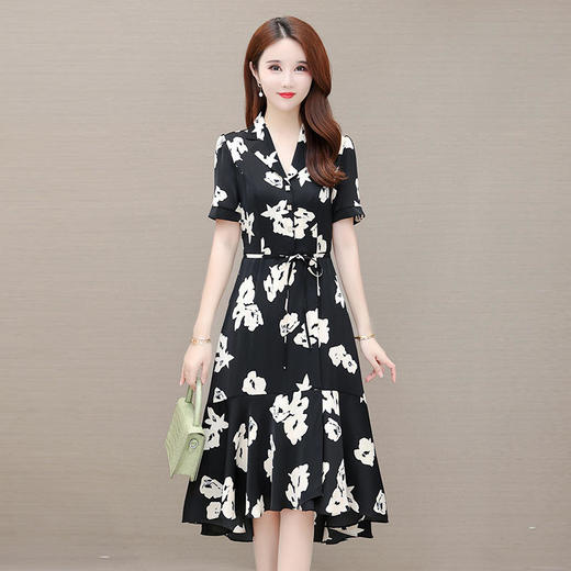 QYM-OMS-SKA240-L新款时尚简约气质西装领短袖拼接长款不规则印花A字连衣裙 商品图3