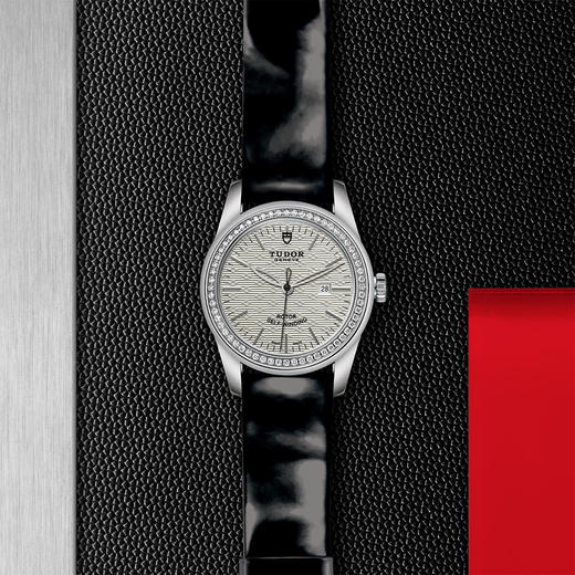 帝舵骏珏日历型 | 钢表壳，直径31毫米  镶钻外圈 商品图0