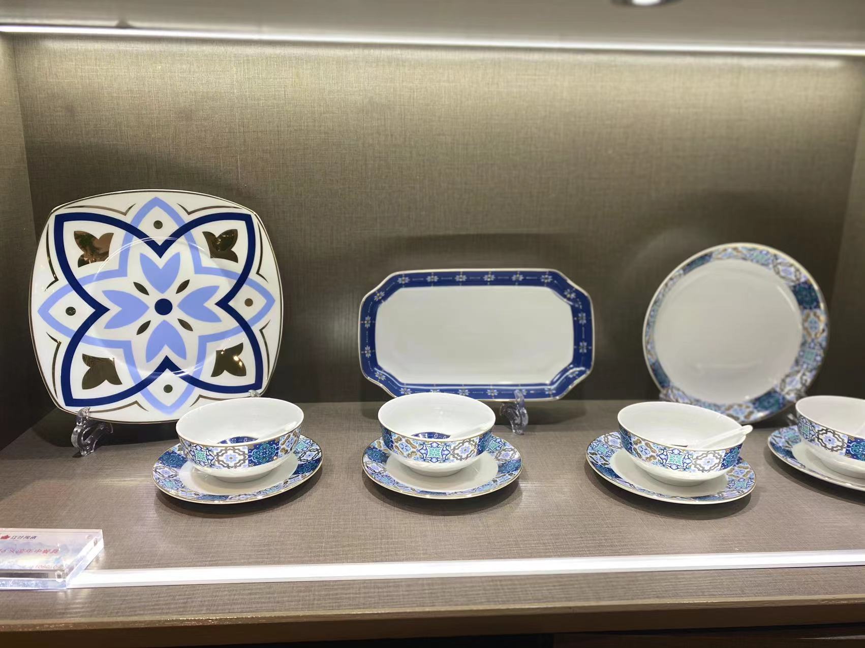 景德镇陶瓷 国瓷红叶  16头流年中餐具 