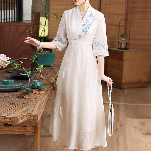 KDS-2254复古中式女装中国风天丝刺绣连衣裙V领七分袖中长款气质茶艺服 商品图0