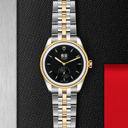 帝舵骏珏双位日历型 | 帝舵表原厂机芯MT5641型（COSC）  钢表壳，直径42毫米  黄金及钢外圈 商品图0