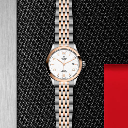 帝舵1926系列 | 钢表壳，直径28毫米  玫瑰金外圈 商品图0