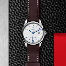 帝舵1926系列 | 钢表壳，直径39毫米  蛋白色及蓝色表盘