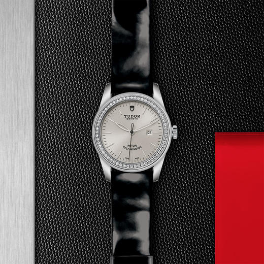 帝舵骏珏日历型 | 钢表壳，直径31毫米  镶钻外圈 商品图0