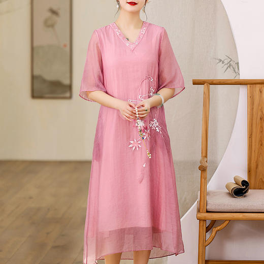 KDS-2252国风中式天丝刺绣连衣裙复古V领七分袖改良旗袍 商品图0