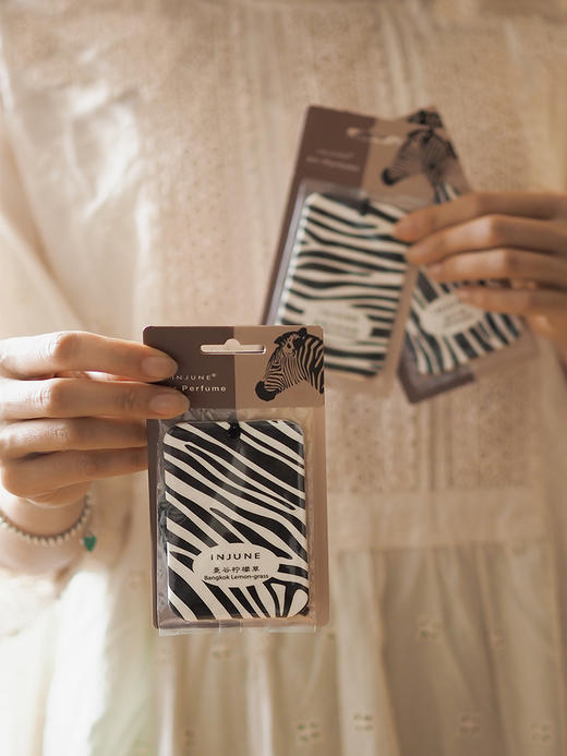 INJUNE车载香香薰片汽车香水挂件淡香车用精油挂饰吊坠车内香片 商品图0