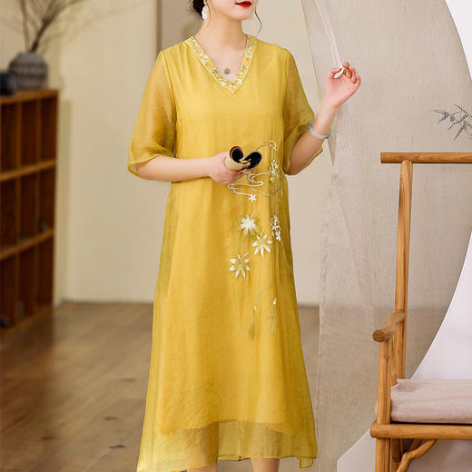 KDS-2252国风中式天丝刺绣连衣裙复古V领七分袖改良旗袍 商品图1