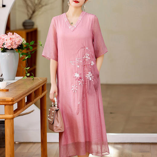 KDS-2252国风中式天丝刺绣连衣裙复古V领七分袖改良旗袍 商品图2