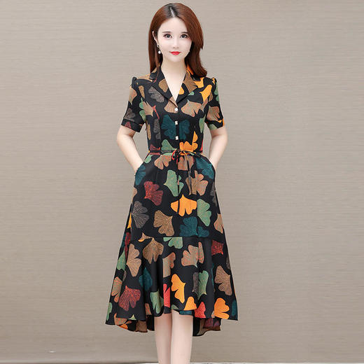 QYM-OMS-SKA240-L新款时尚简约气质西装领短袖拼接长款不规则印花A字连衣裙 商品图1