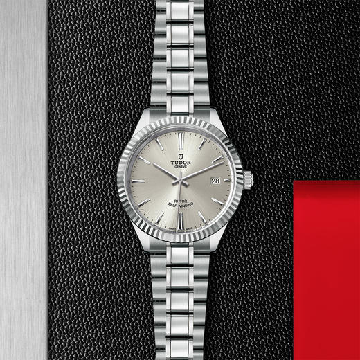 帝舵风尚系列 | 钢表壳，直径38毫米  银色表盘 商品图0