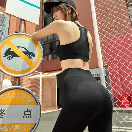 【轻盈裸感不紧绷】大嘴猴瑜伽运动套装（运动背心+五分裤） 商品图2