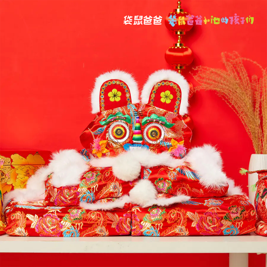 25年【非遗传承丨非遗传承手工刺绣虎头帽/虎头鞋/虎头马褂/虎头斗篷】袋鼠爸爸联合西秦刺绣代表性非遗传承人李惠莲老师原创设计，兔毛镶边，纯手工缝制，赠兰花布袋