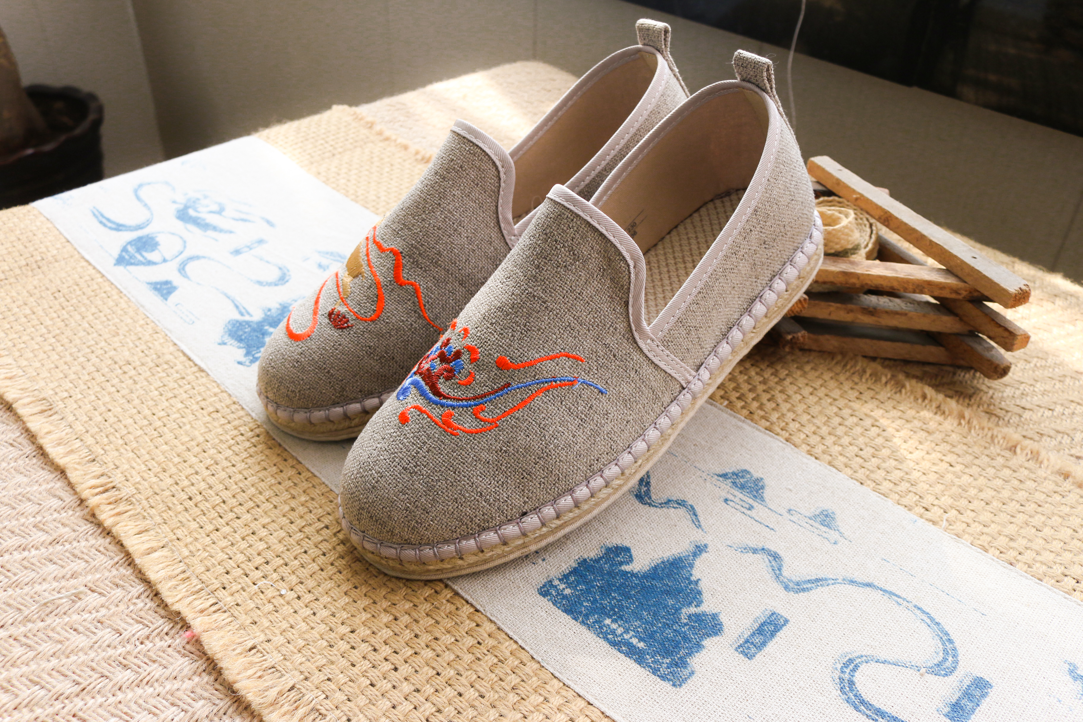 【买麻鞋，雅路人】防脚臭，夏季新款女鞋手工麻鞋时尚九色鹿布鞋千层底布鞋1810-10