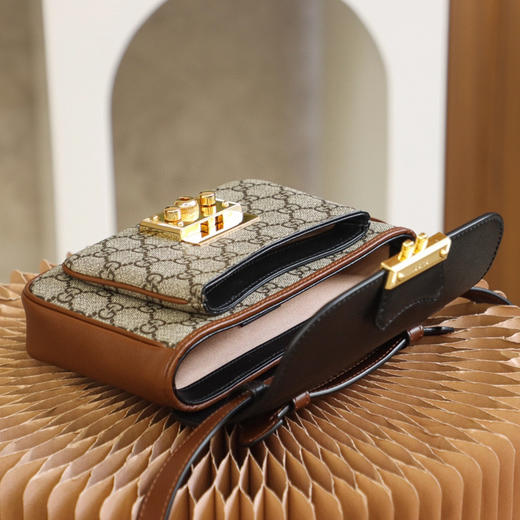 𝐩𝐚𝐝𝐥𝐨𝐜𝐤小锁扣邮差包#658487#正品皮 商品图7