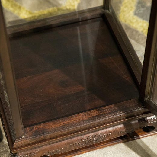 红木彭牙鼓腿拐子纹宝笼（一对） 商品图3