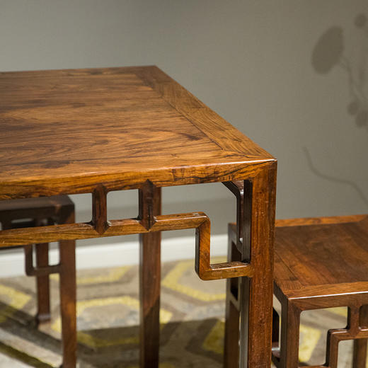 清 红木罗锅枨矮佬四面平方桌方凳成套（一桌四凳） 商品图1