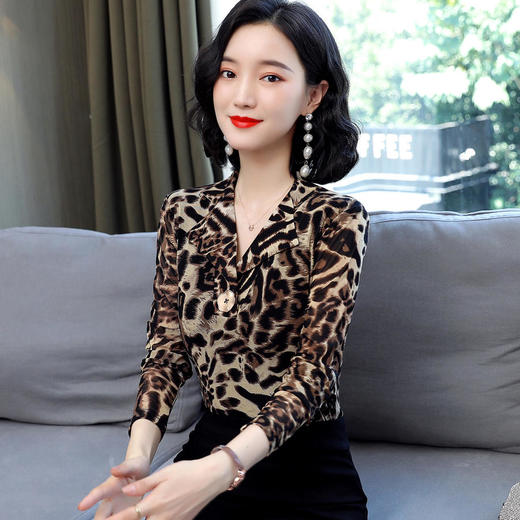 HMZY0718新款时尚气质收腰V领长袖网纱打底衫 商品图6