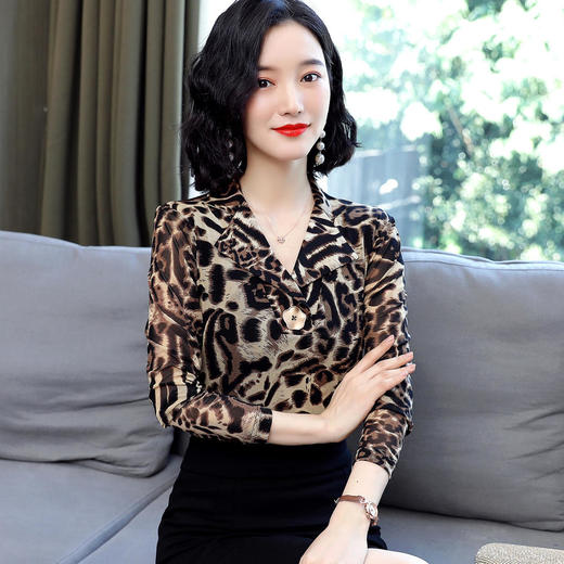 HMZY0718新款时尚气质收腰V领长袖网纱打底衫 商品图3