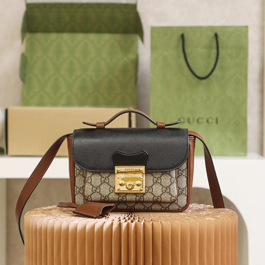 𝐩𝐚𝐝𝐥𝐨𝐜𝐤小锁扣邮差包#658487#正品皮 商品图0