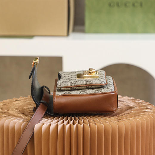 𝐩𝐚𝐝𝐥𝐨𝐜𝐤小锁扣邮差包#658487#正品皮 商品图6