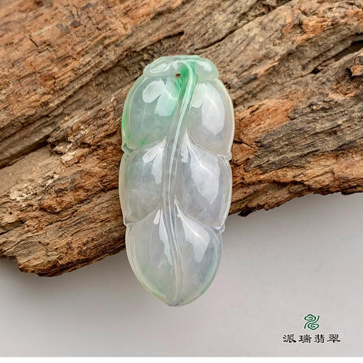 派瑞翡翠 翡翠挂件 糯种 淡绿色 商品图0