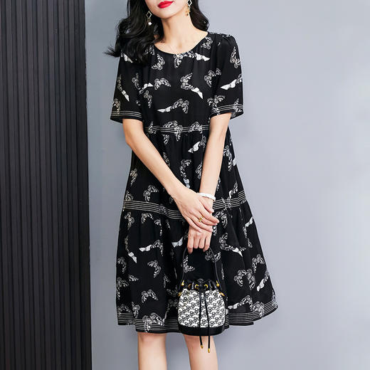 春夏新款真丝A字连衣裙黑色蝴蝶印花圆领宽松时尚气质连衣裙 CS74029 商品图1