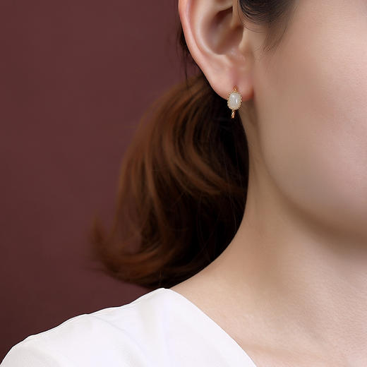 S925纯银镀金，和田白玉碧玉时尚弯管耳钩简约设计感耳饰CW-169 商品图3