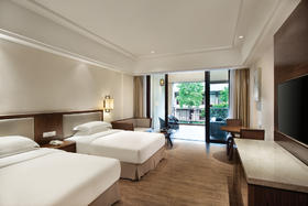 天鹅湖园景独立温泉泡池双床房暑期