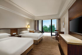 天鹅湖园景双床房暑期