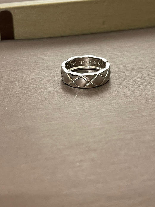 小香菱格戒指-宽版白金 商品图0