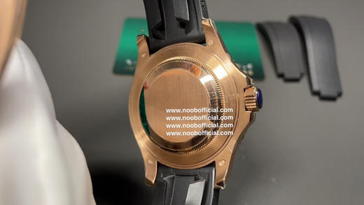 N劳li士YM游艇2022终版116655-Oysterflex bracelet。表径40毫米，3235一体机芯指针顺转日历瞬跳。硅胶表带，男士手表，密底 商品图1