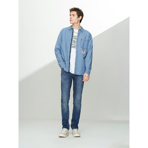 【Keith Haring联名】Lee21秋冬新品舒适浅蓝男牛仔衬衫LMT0013986VC00FA00298 商品图2