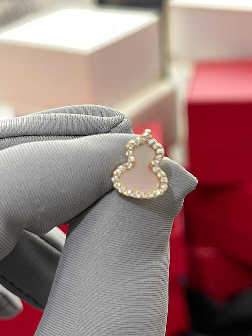 麒麟-白贝母葫芦（福禄）耳钉 商品图0