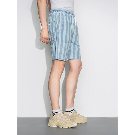 Lee商场同款22春夏新品浅蓝条纹松紧男牛仔短裤LMB100903100-572 商品图3