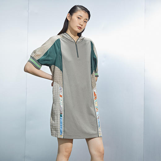 谜底短袖连衣裙2022夏季新款轻时尚撞色拼接休闲连帽225ML6046 商品图1