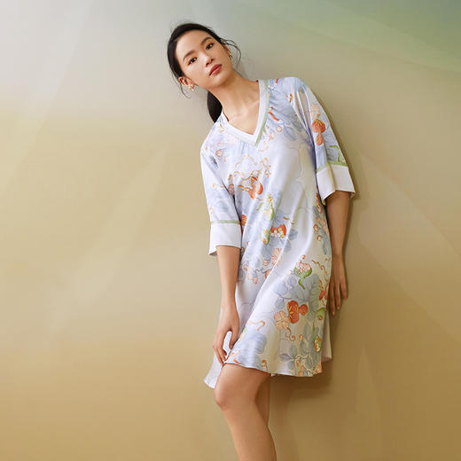 【皇锦】七分袖交叠领连衣裙 商品图3