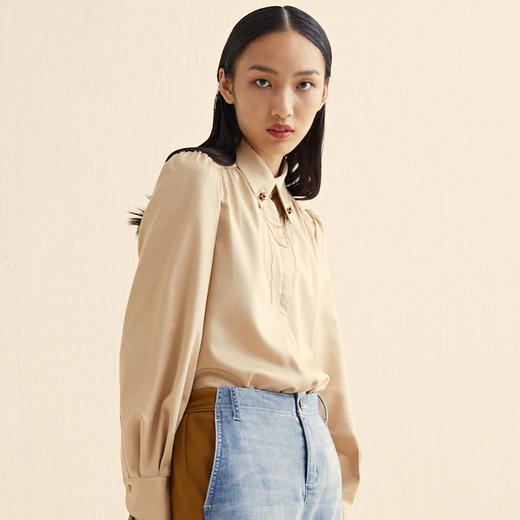 谜底2022春季新款合体莱赛尔衬衫女项链装饰长袖上衣女225MC6004 商品图1