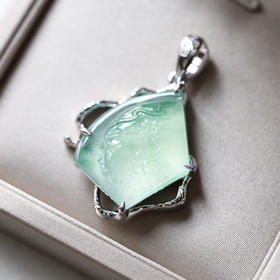 高冰种阳绿俏色佛在我心18k白金钻石镶嵌