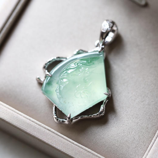 高冰种阳绿俏色佛在我心18k白金钻石镶嵌 商品图0