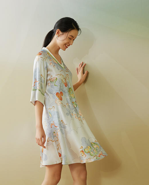 【皇锦】七分袖交叠领连衣裙 商品图0