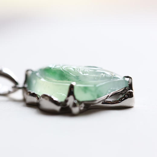 高冰种阳绿俏色佛在我心18k白金钻石镶嵌 商品图4