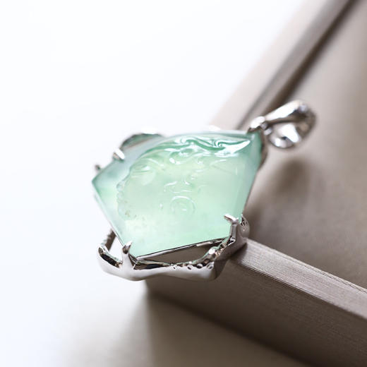 高冰种阳绿俏色佛在我心18k白金钻石镶嵌 商品图2