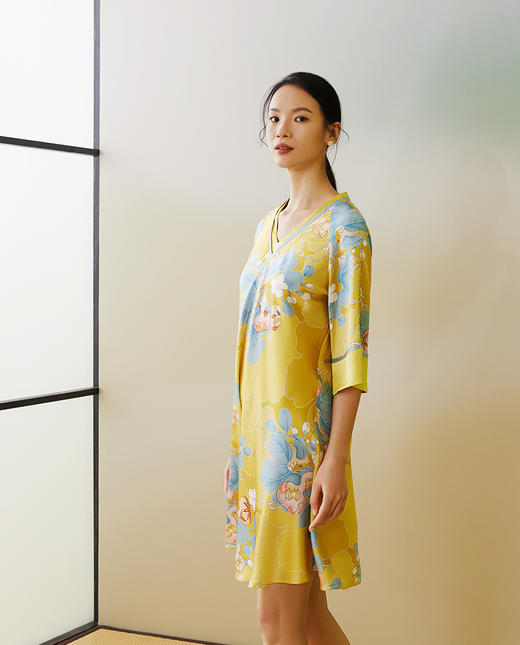 【皇锦】七分袖交叠领连衣裙 商品图2