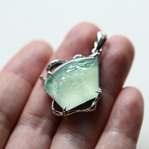 高冰种阳绿俏色佛在我心18k白金钻石镶嵌 商品图8