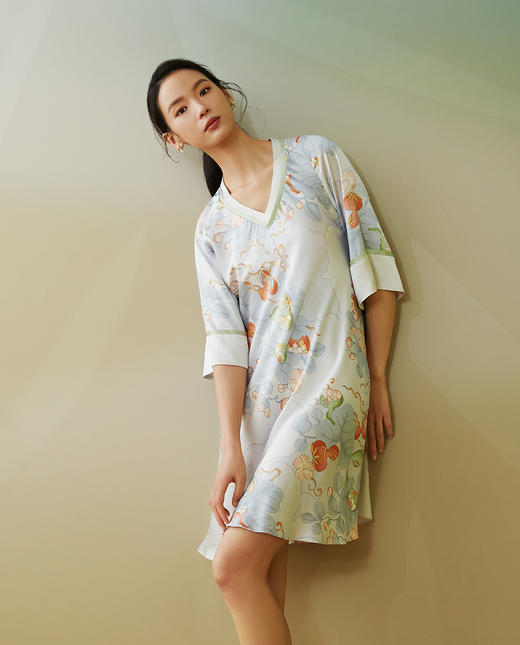 【皇锦】七分袖交叠领连衣裙 商品图5