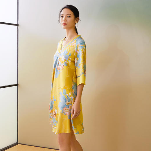 【皇锦】七分袖交叠领连衣裙 商品图1